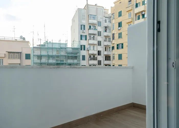 Porta Metronia Moderno Per 5 Persone Al Centro
